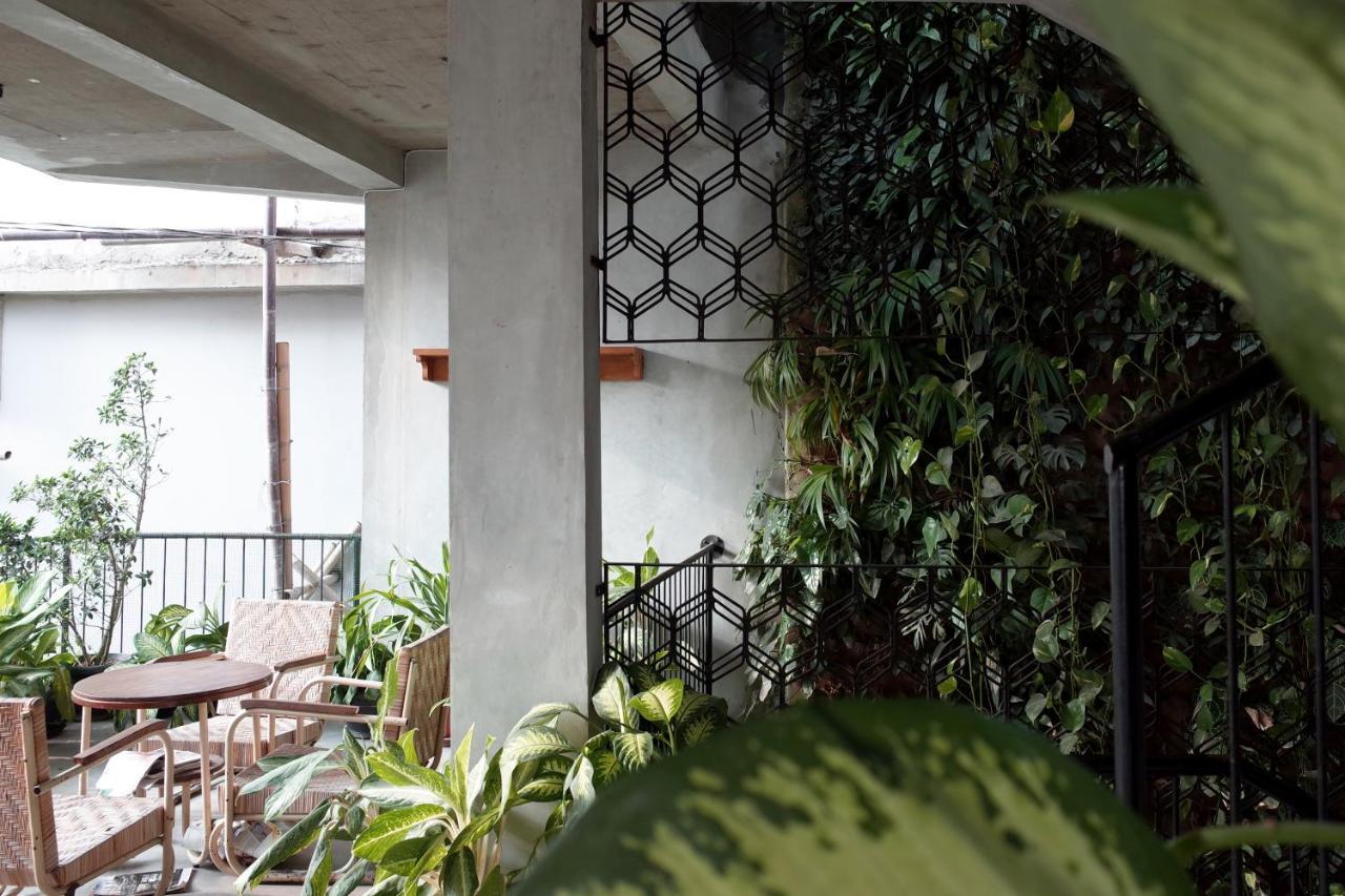 Pawon Cokelat Guesthouse Jogyakarta Zewnętrze zdjęcie