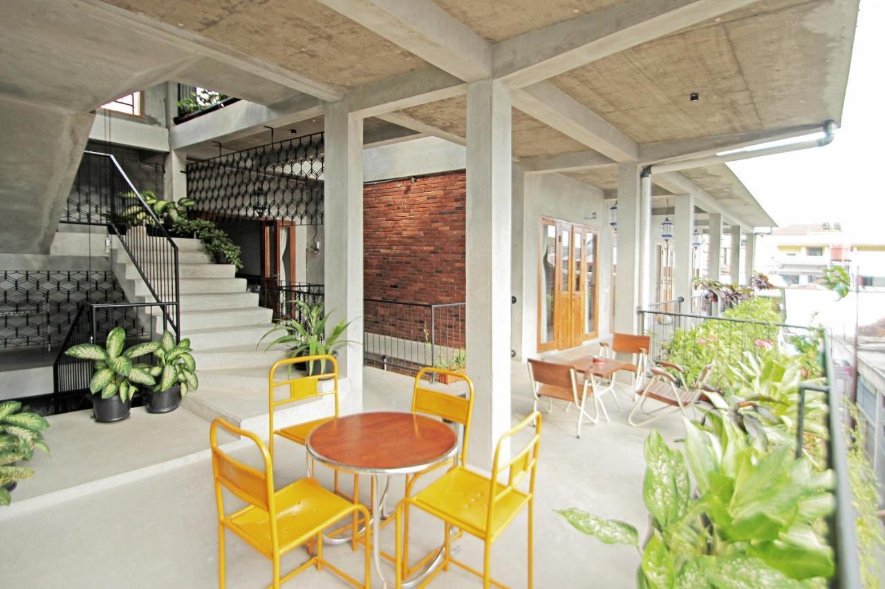 Pawon Cokelat Guesthouse Jogyakarta Zewnętrze zdjęcie